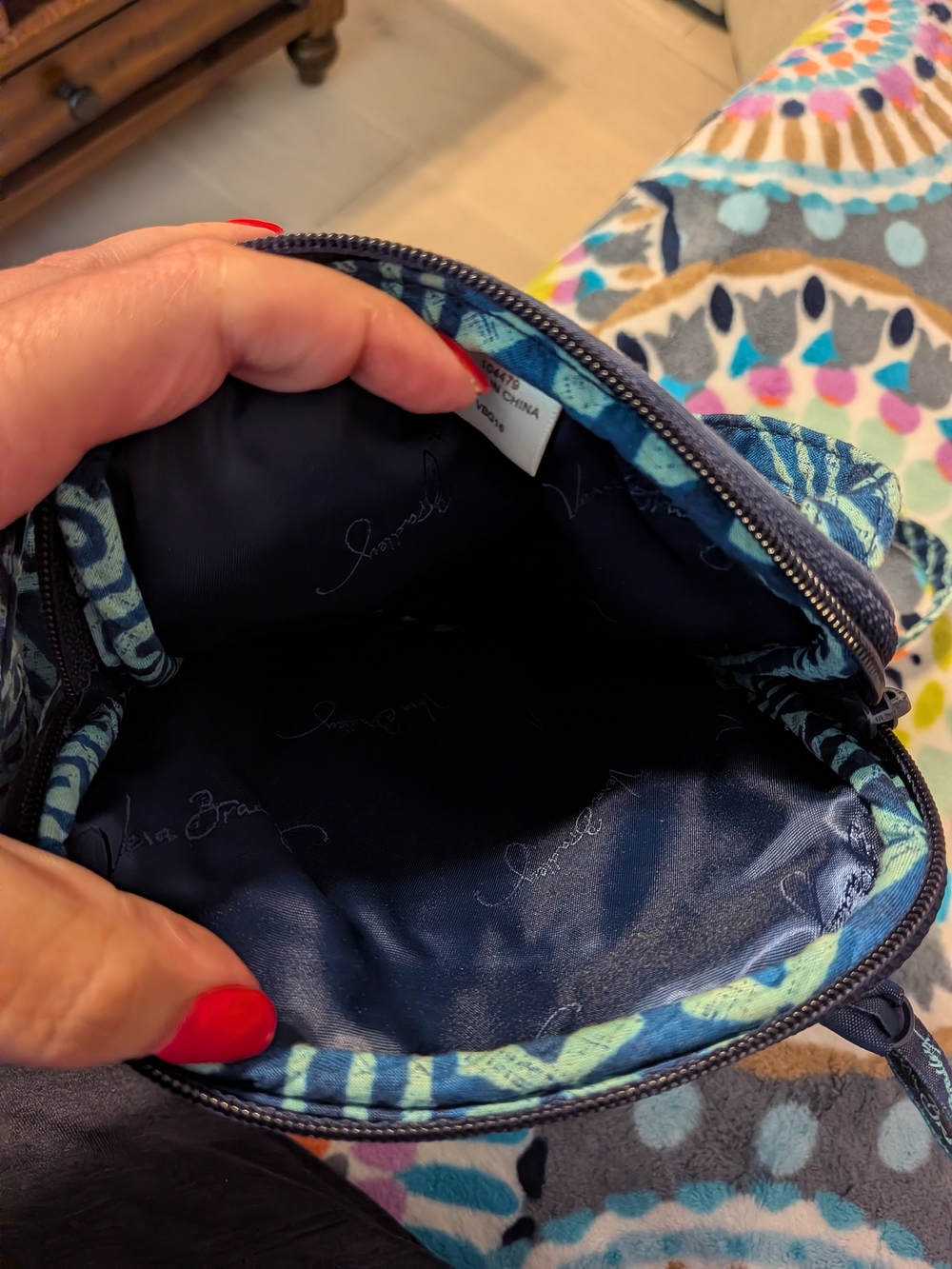 Vera Bradley Retired Ikat Island Crossbody Bag - Picture 7 of 11